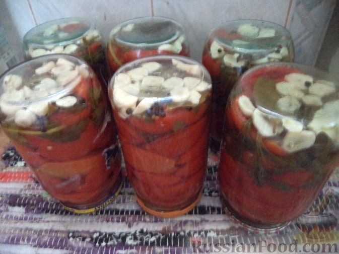 Фото приготовления рецепта: Салат с крабовыми палочками, ананасами, маслинами и кукурузой - шаг №11
