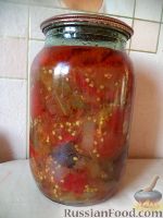 Фото к рецепту: Салат на зиму "Тройка" из баклажанов, перца и помидоров