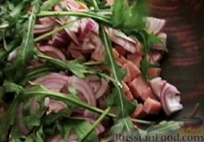 Фото приготовления рецепта: Мясной салат "Король в гневе" - шаг №15