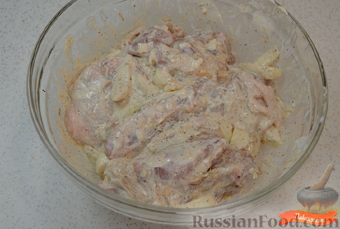 Фото приготовления рецепта: Суп с копченым сыром и вермишелью - шаг №9