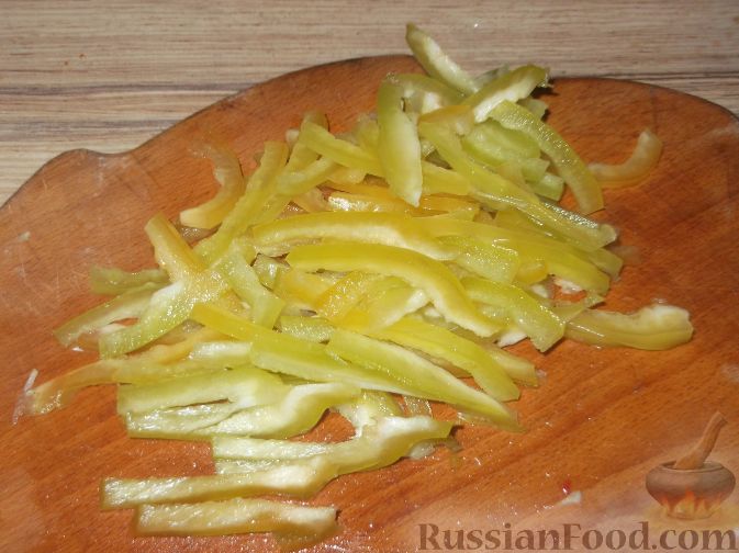 Фото приготовления рецепта: Салат с капустой - шаг №5