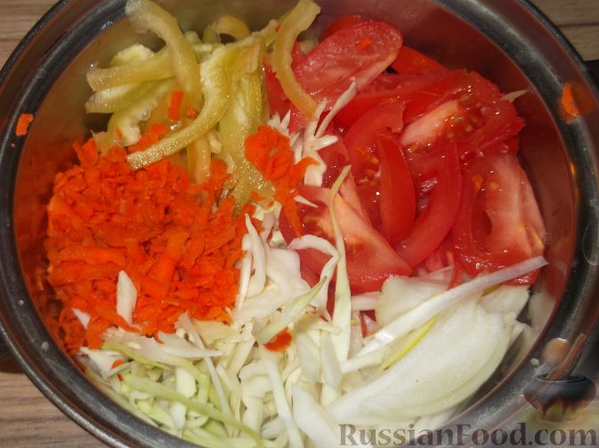 Фото приготовления рецепта: Салат с капустой - шаг №8