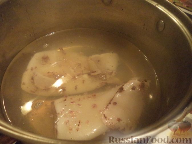 Фото приготовления рецепта: Салат из кальмаров "Почти оливье" - шаг №2