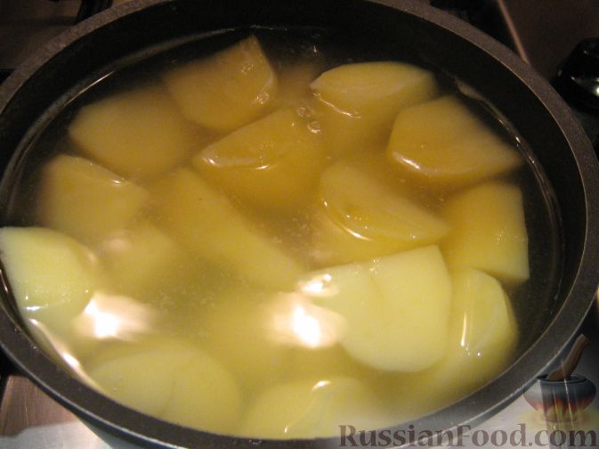 Фото приготовления рецепта: Картофельное пюре с хреном и молоком - шаг №1
