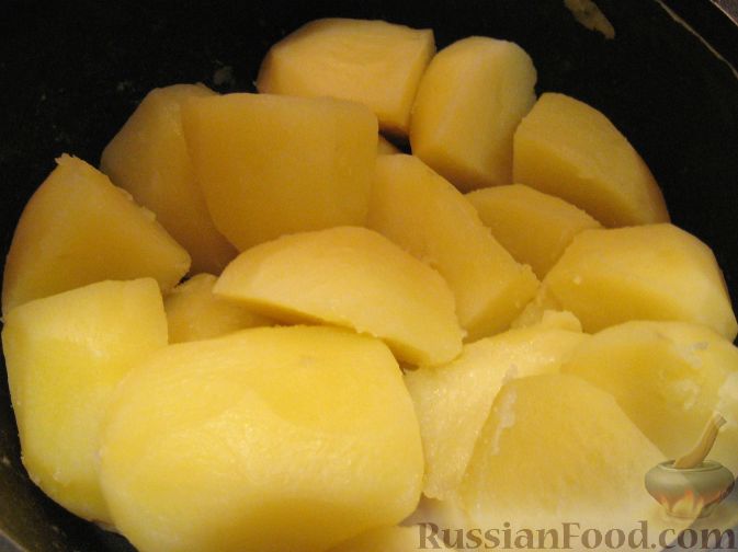 Фото приготовления рецепта: Картофельное пюре с хреном и молоком - шаг №2
