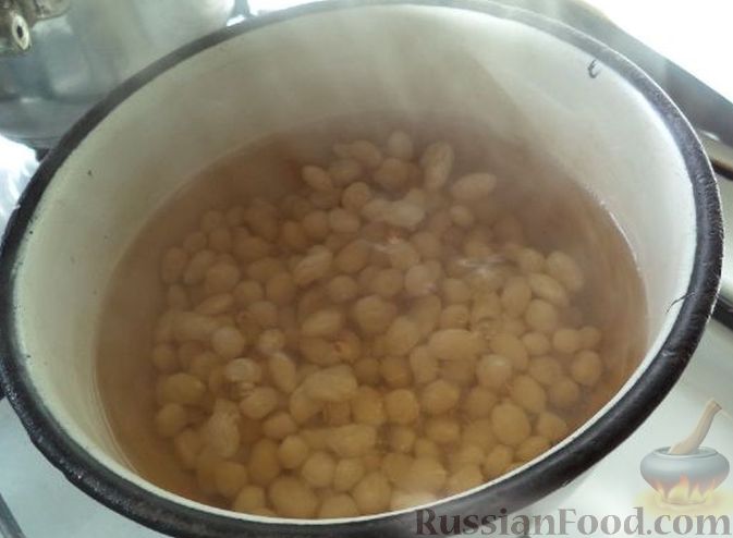 Фото приготовления рецепта: Говядина, тушенная в томатном соусе, с апельсинами - шаг №4