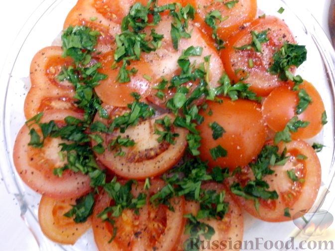 Фото приготовления рецепта: Говядина, тушенная с сельдереем и морковью в томатном соусе - шаг №11