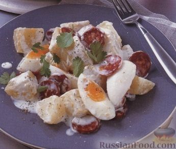 Рецепт Картофельный салат с колбасками и яйцами