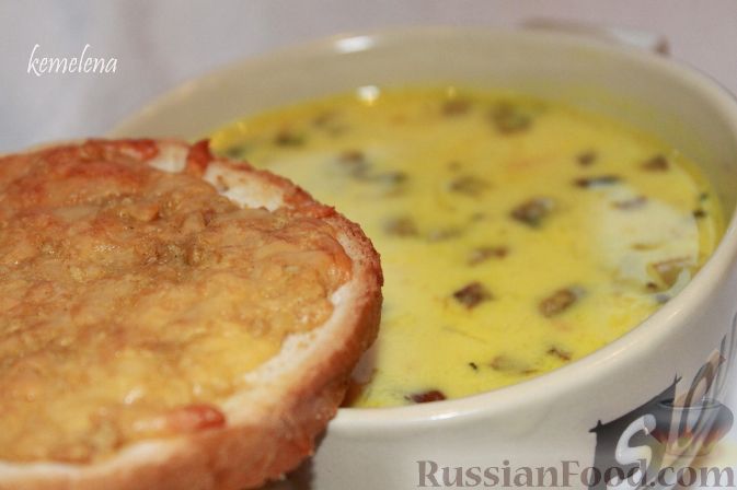 Рецепт Сливочный грибной суп с чесночно-сырными гренками