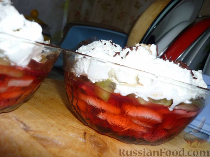 Рецепт Десерт из фруктов в желе с мороженым