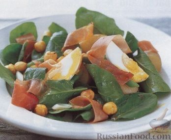Рецепт Теплый картофельный салат с ветчиной, стручковой фасолью и орехами