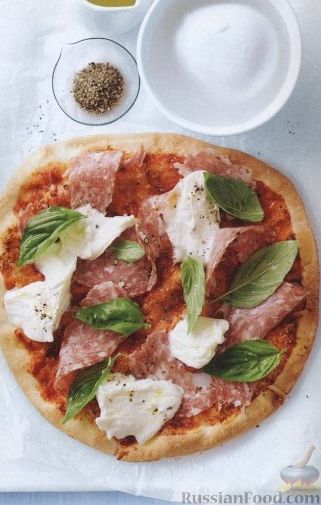 Рецепт Простая пицца с салями и моцареллой