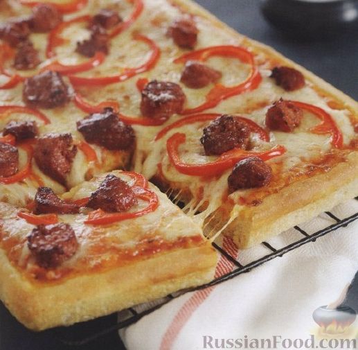 Рецепт Пицца с копчеными колбасками, сыром и помидорами