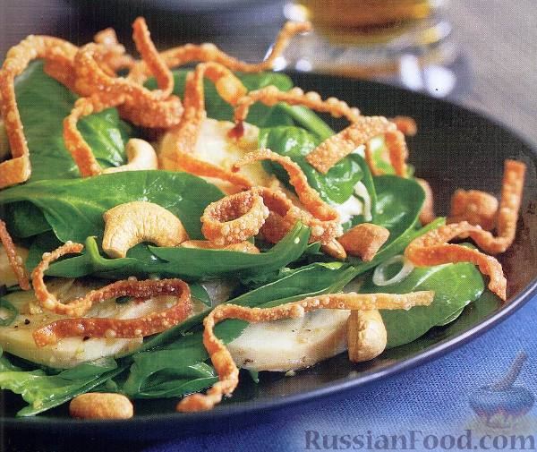 Рецепт Салат с курицей, свежим шпинатом и орешками кешью