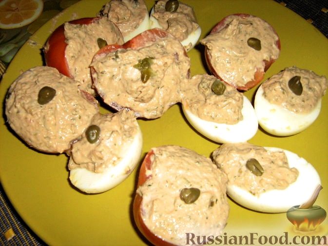Рецепт Фаршированные яйца и помидоры