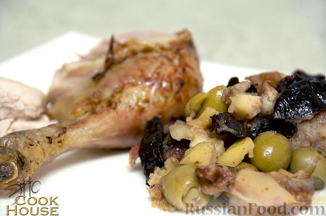 Рецепт Курица с черносливом, яблоками и оливками