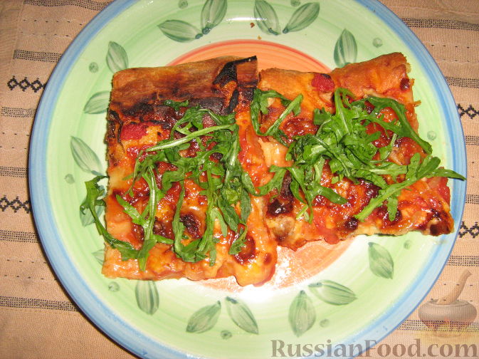 Рецепт Пицца с домашними колбасками и рукколой
