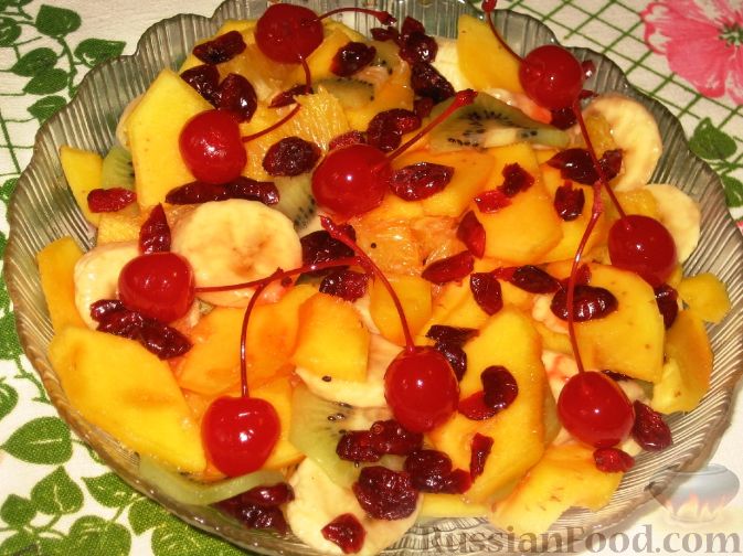 Рецепт Салат с манго и вяленой клюквой