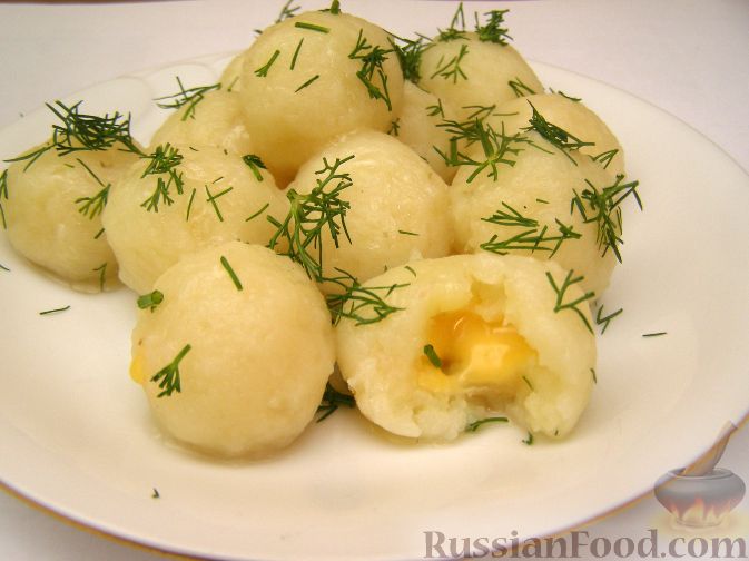 Рецепт Клецки из отварного картофеля с сырной начинкой