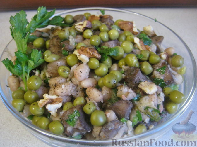 Рецепт Теплый фасолевый салат с грибами и орехами
