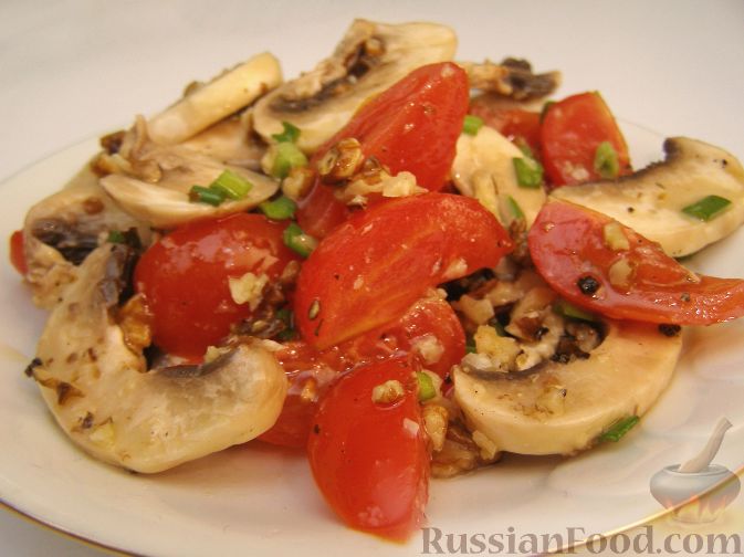 Рецепт Салат из шампиньонов с помидорами и орехами