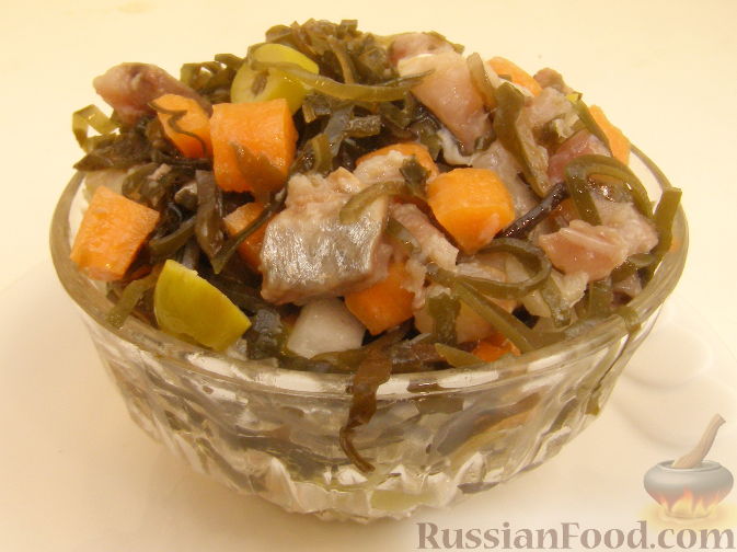 Рецепт Салат из морской капусты с сельдью и овощами