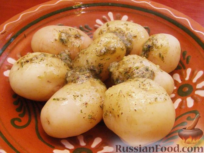 Рецепт Молодая картошка с чесночно-ореховой заправкой