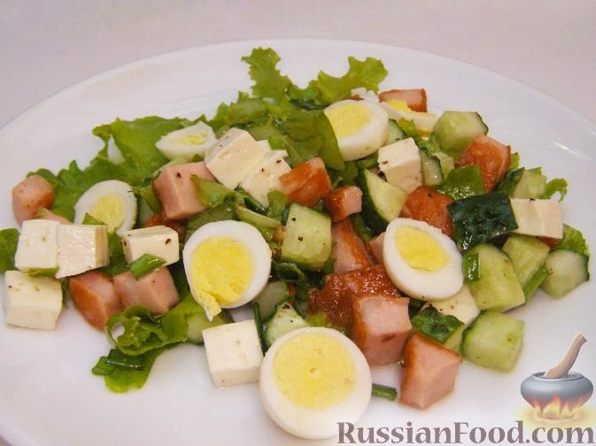 Рецепт Салат с жареной колбасой и перепелиными яйцами