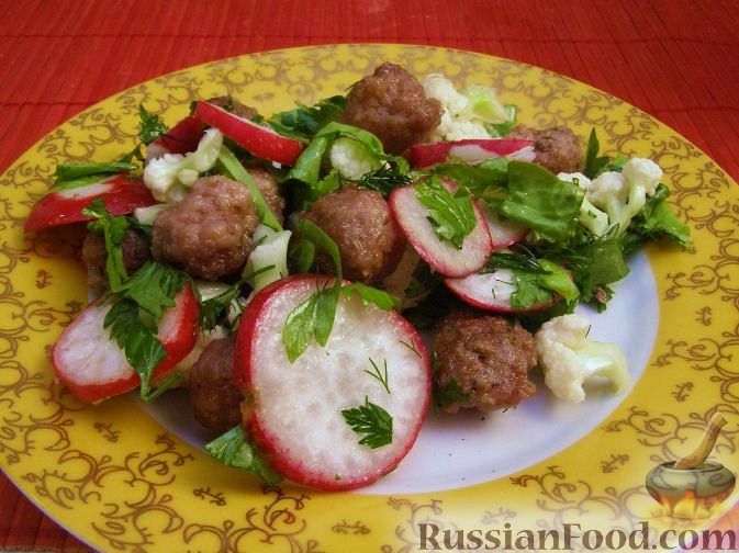 Рецепт Овощной салат с мясными шариками