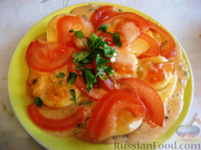 Рецепт Запеченные яйца под томатным соусом с лососем