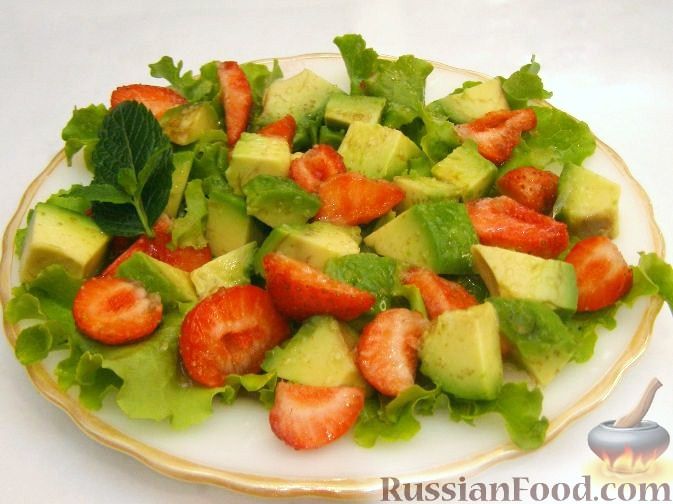 Рецепт Фруктовый салат из клубники и авокадо