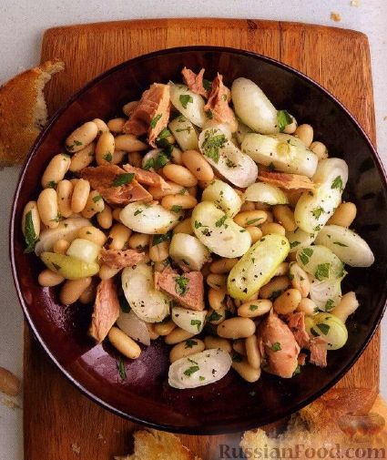 Рецепт Фасолевый салат с тунцом и консервированным луком