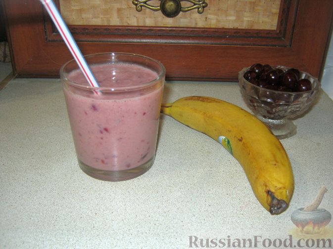 Рецепт Вишнево-банановый смузи