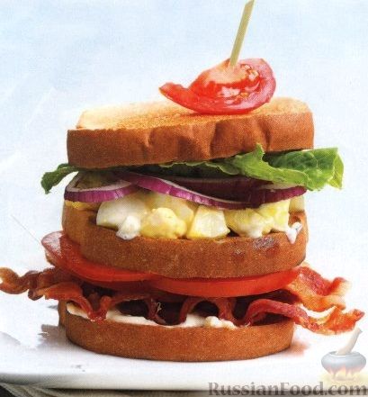 Рецепт Тройной сэндвич с яйцами, беконом и помидорами