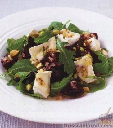 Рецепт Салат из свеклы, сыра, орешков и рукколы