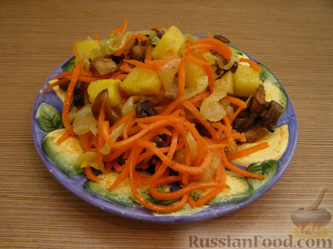Рецепт Салат с жареными грибами и корейской морковкой