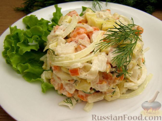 Рецепт Овощной салат с рыбой и маринованным луком