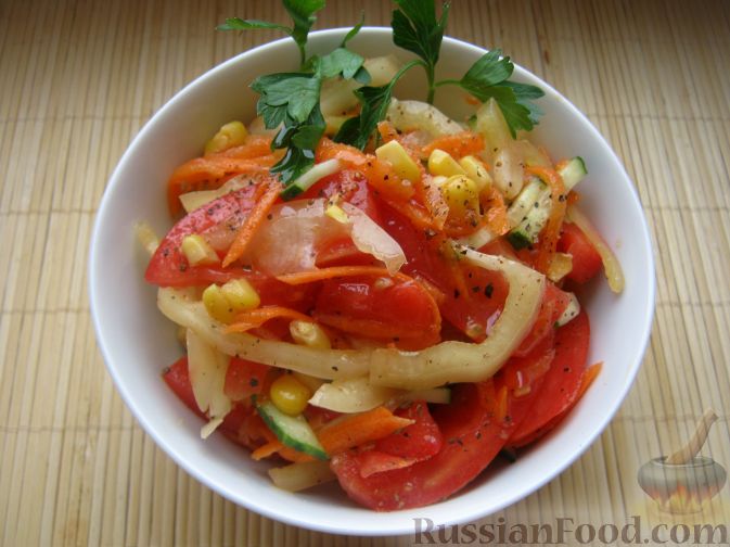 Рецепт Салат "Щедрый" с помидорами и кукурузой