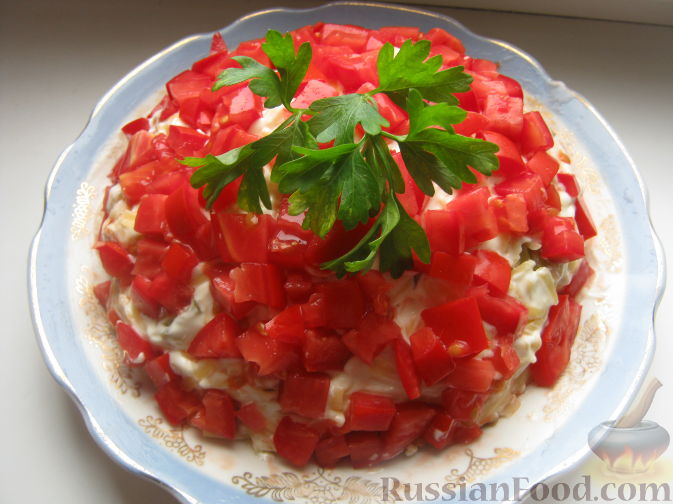Рецепт Слоеный салат с курицей «Красная шапочка»
