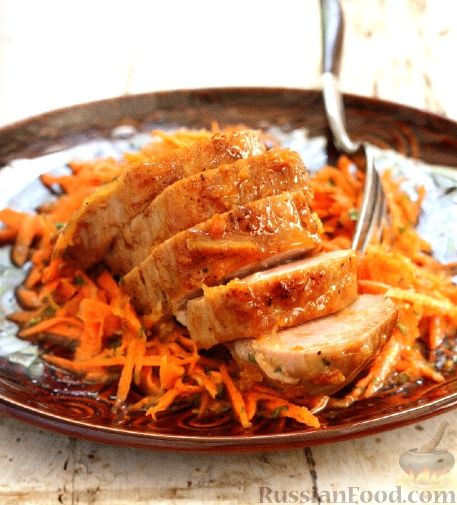 Рецепт Жареное свиное филе с морковным салатом