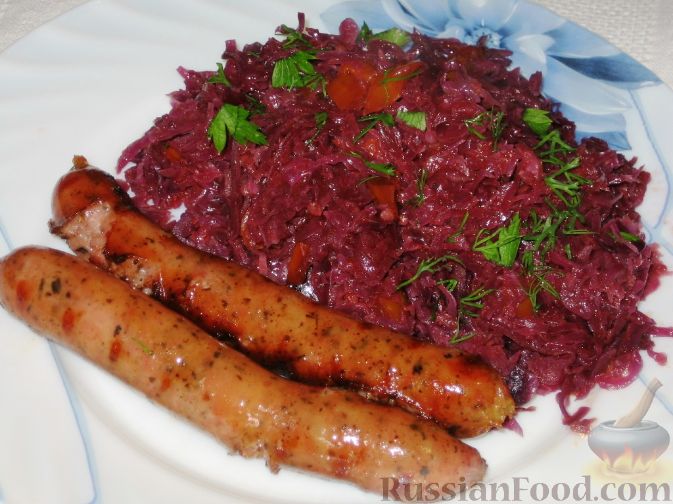 Рецепт Тушеная красная капуста с баварскими колбасками