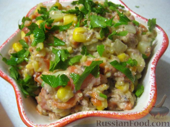 Рецепт Салат "Рыбочка" с рисом и консервированной кукурузой