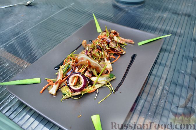 Рецепт Азиатский салат со свиными ушками