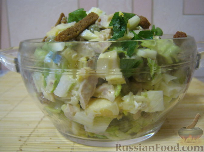 Рецепт Салат куриный с пекинской капустой и сухариками