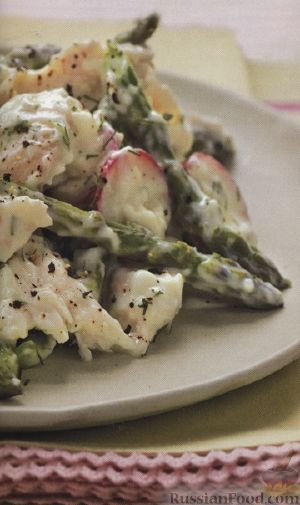 Рецепт Куриный салат со спаржей и редисом