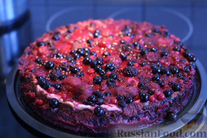 Рецепт Творожный торт с ягодами и печеньем