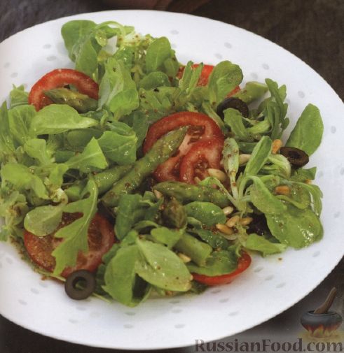 Рецепт Легкий салат с помидорами, спаржей и зеленью
