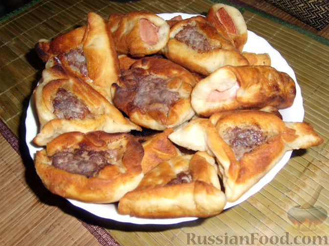 Рецепт Беляши и колбаса в тесте