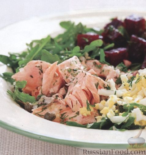 Рецепт Легкий салат с лососем, свеклой, каперсами, яйцами и зеленью