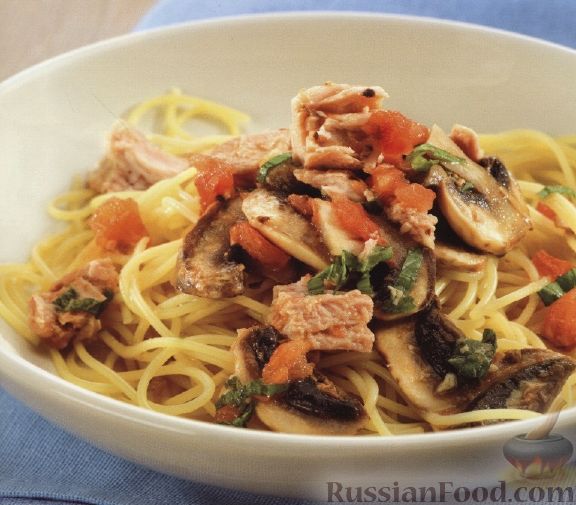 Рецепт Спагетти с тунцом, грибами и помидорами